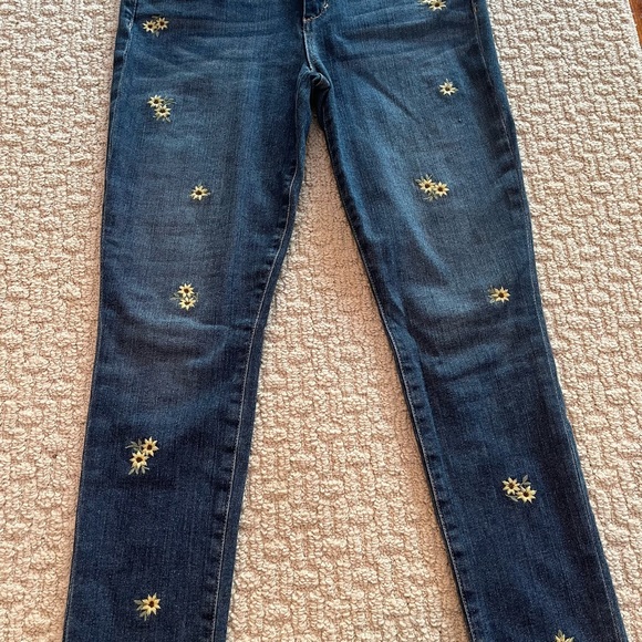 Practically new - Joe’s Jeans with Daisy Embroidery - Picture 2 of 5